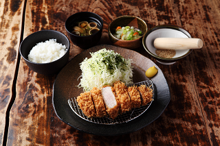 金華豚の厚切りロースかつ膳
