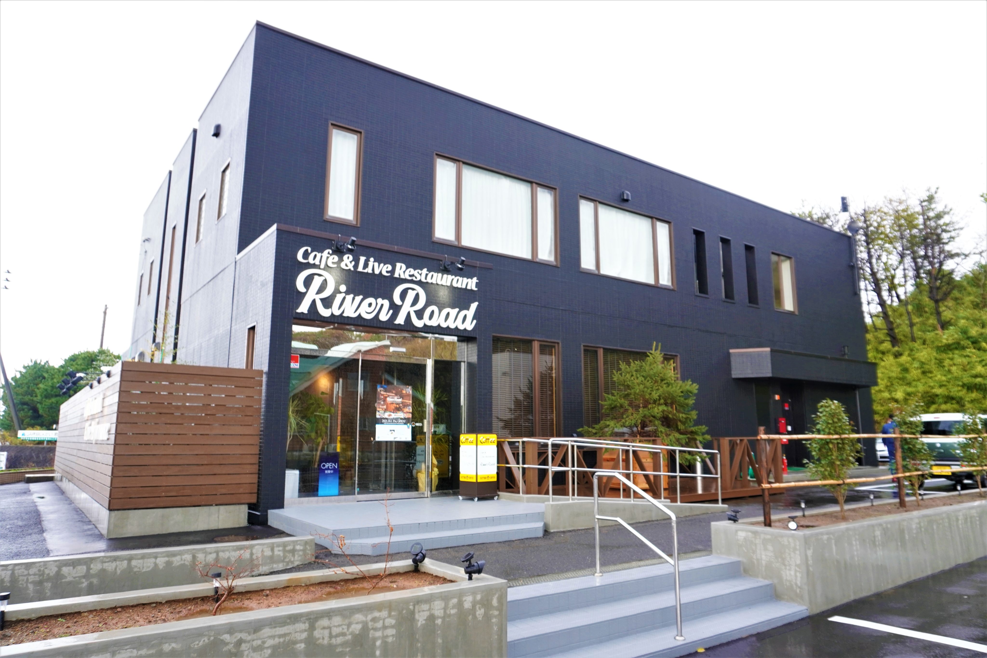 新店舗カフェ＆ライブレストラン「River Road」へ！